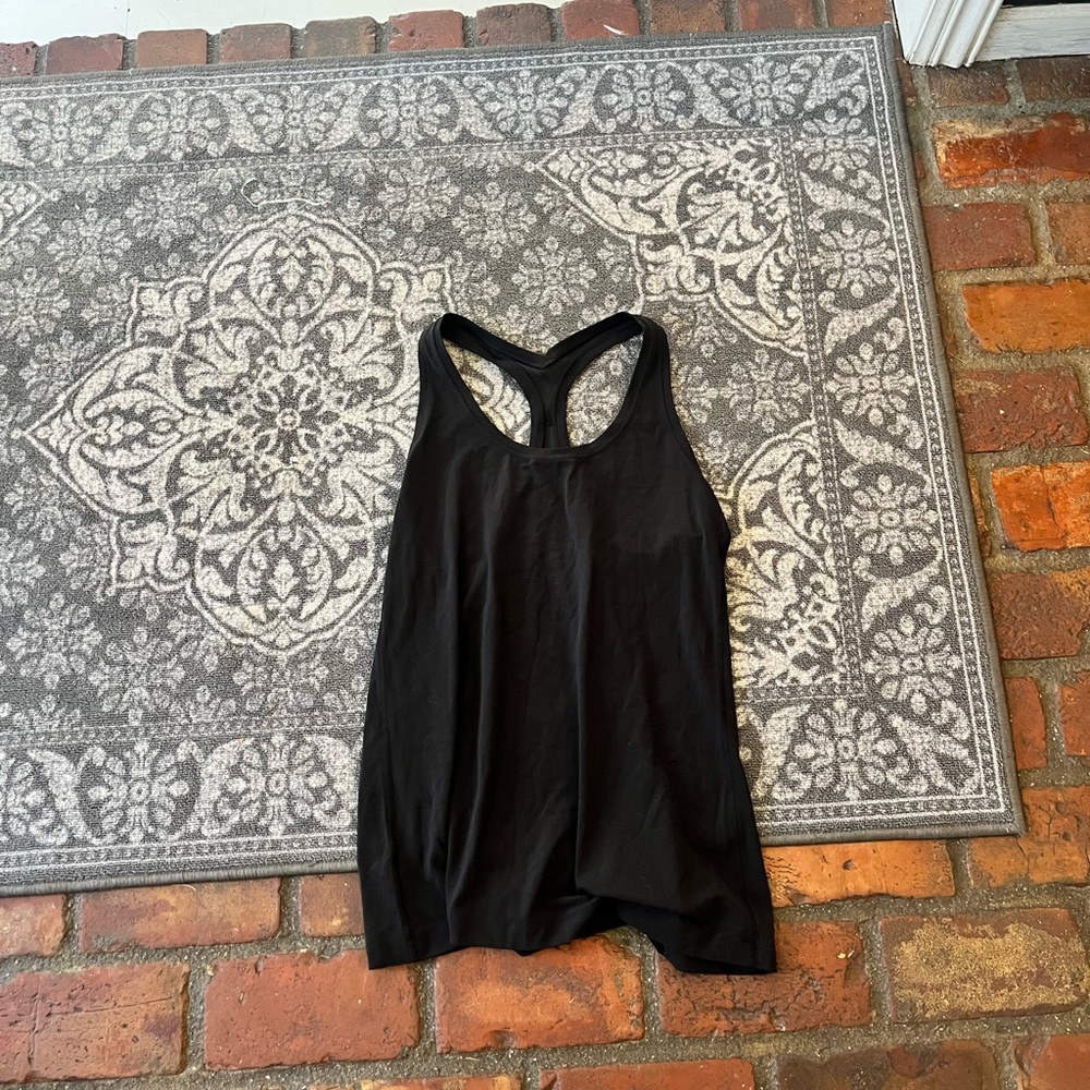Lululemon size 10 tank. Never worn!